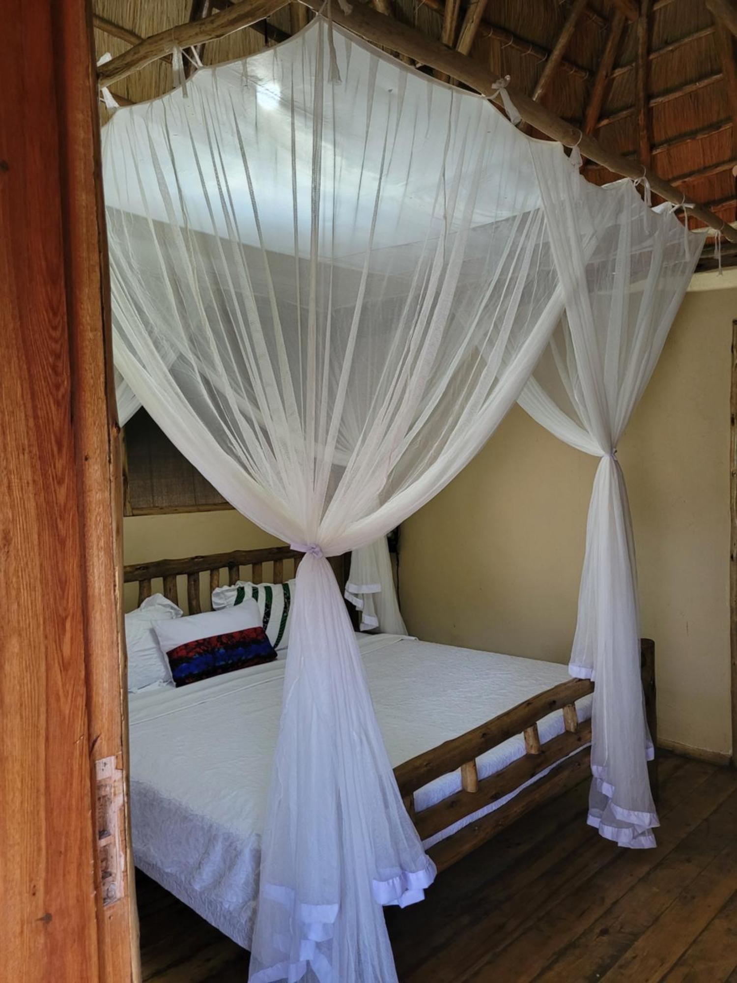Songbird Safari Lodge & Campsite Katunguru 外观 照片