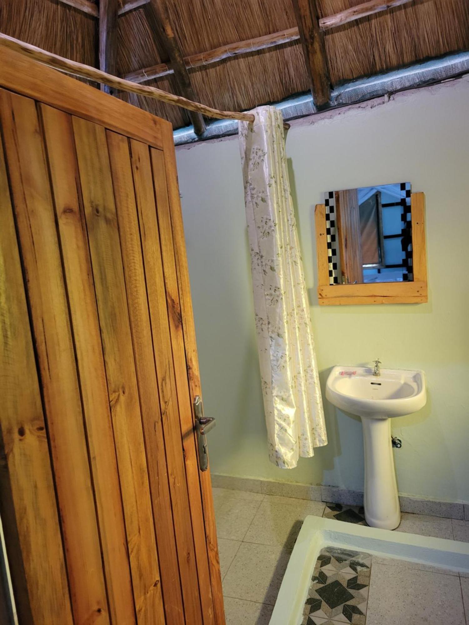 Songbird Safari Lodge & Campsite Katunguru 外观 照片